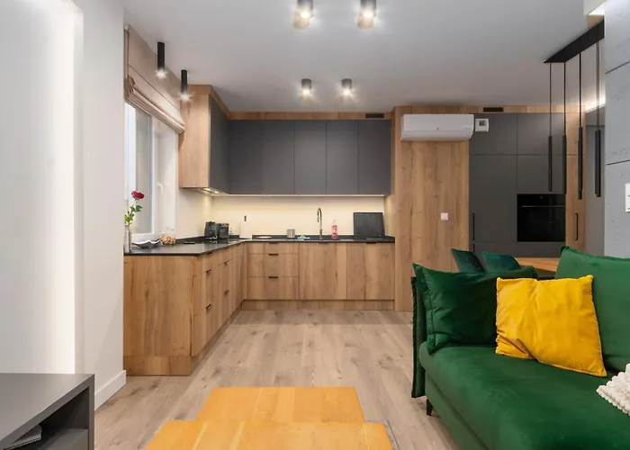 Wichrowa Deluxe By Bookinghost