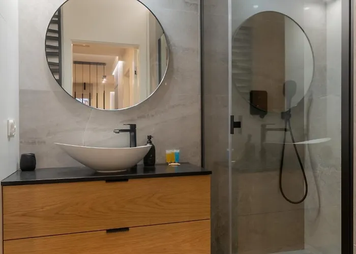 Wichrowa Deluxe By Bookinghost فروتسواف